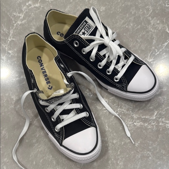 Converse All Star Chuck Taylor Black and White Women's Sneakers New - Picture 2 of 9